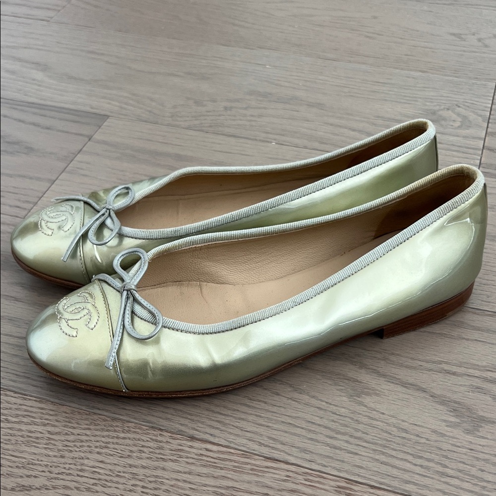 CHANEL Women's Metallic Silver Flats - Picture 4 of 10